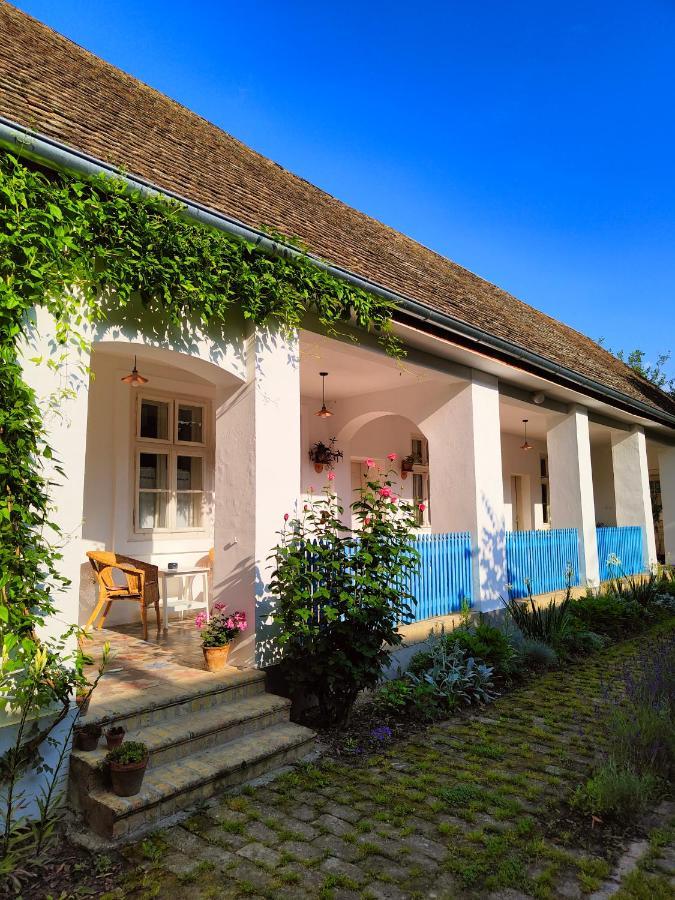 Bed and Breakfast Ethno&Coffee House Tulip à Glozan Extérieur photo